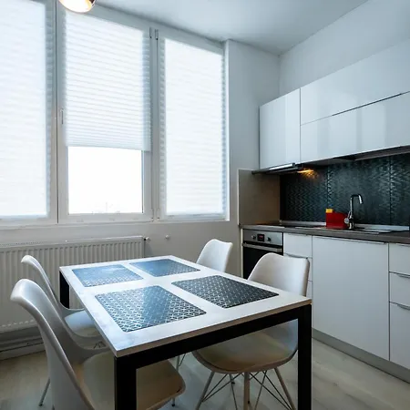 Rosetti Blanc - Modern 1br In Center *
