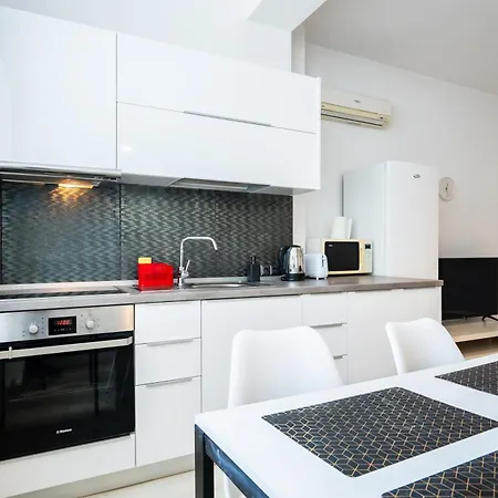 Rosetti Blanc - Modern 1br In Center *